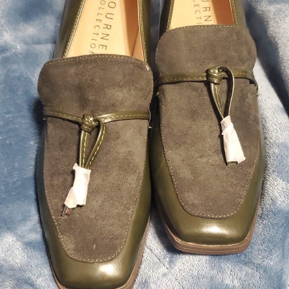 Journee Collection Green Heeled Loafers with Classic Design Nwot - Picture 4 of 12